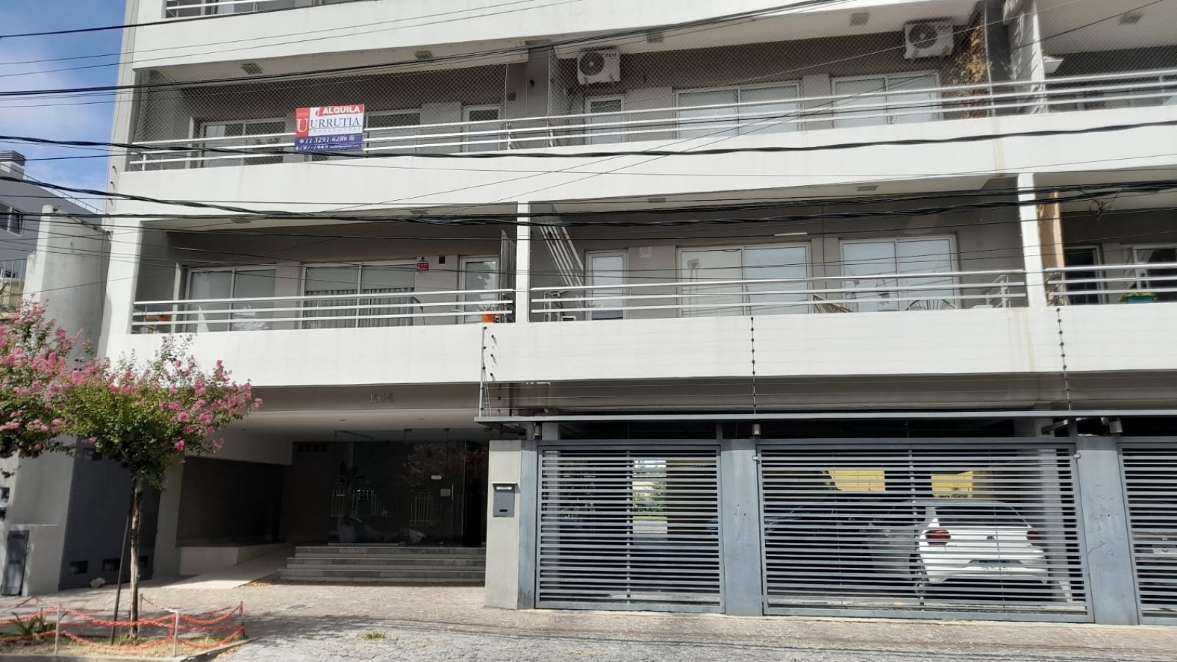 DEPARTAMENTO DE 2 AMB CON BALCON Y COCHERA. IMPECABLE ESTADO.