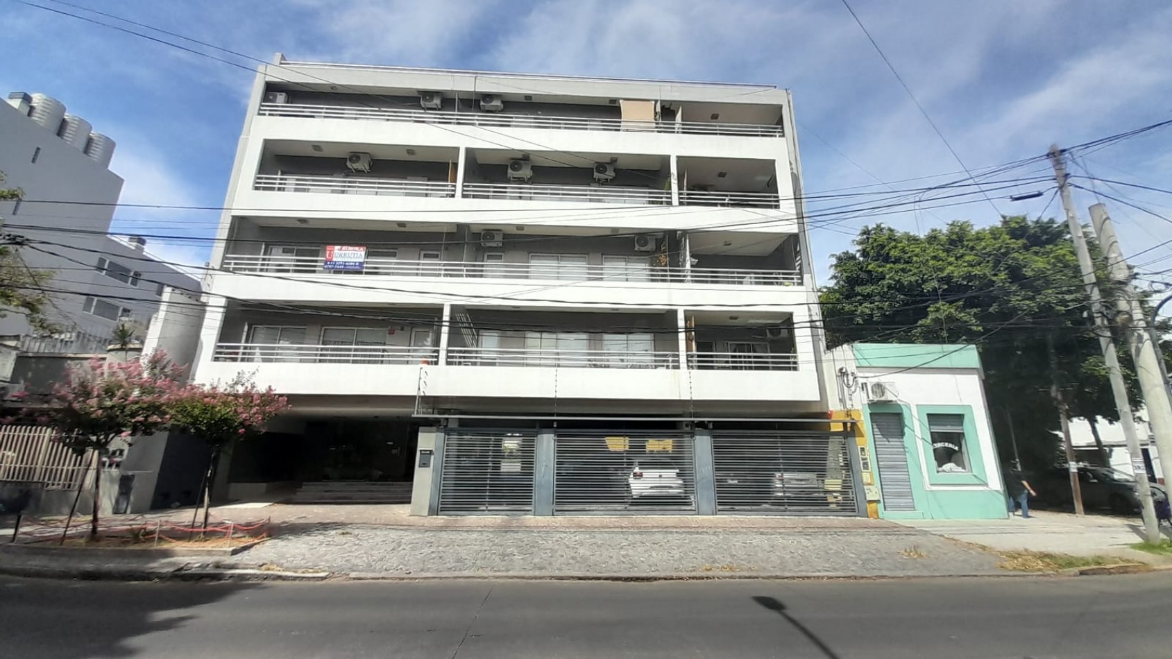 DEPARTAMENTO DE 2 AMB CON BALCON Y COCHERA. IMPECABLE ESTADO.