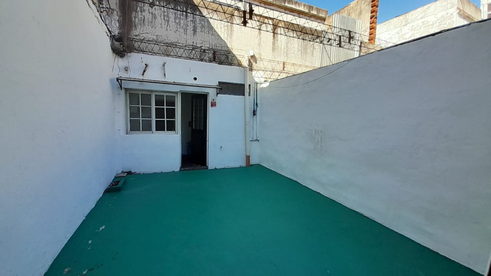 PH PB AL FRENTE 2 AMB CON PATIO. EXCELENTE UBICACION.