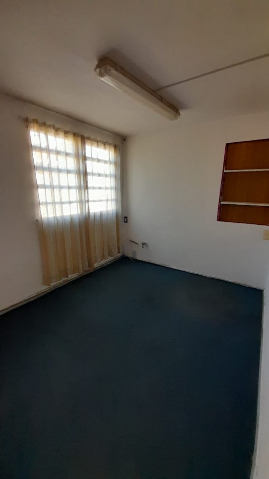 Oficina / Galpon / Deposito al fondo en alquiler