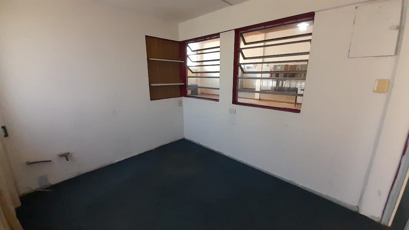 Oficina / Galpon / Deposito al fondo en alquiler