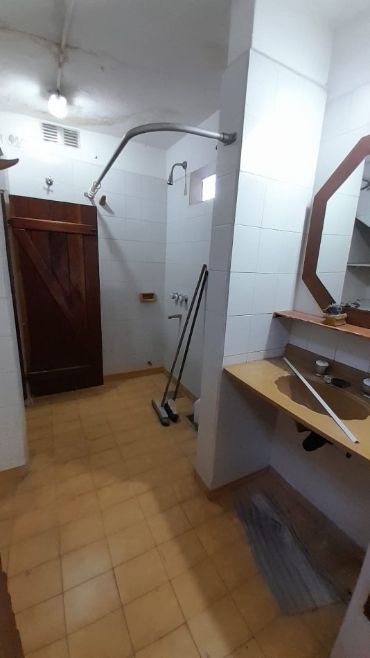 Oficina / Galpon / Deposito al fondo en alquiler