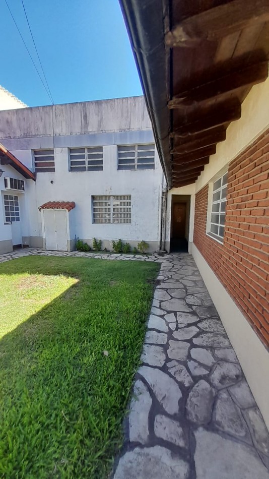 Oficina / Galpon / Deposito al fondo en alquiler