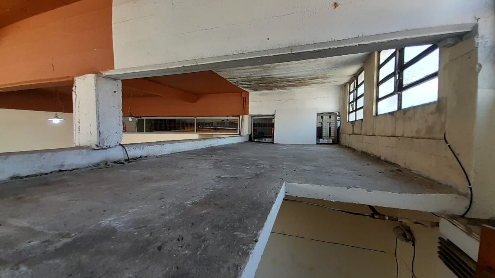 Oficina / Galpon / Deposito al fondo en alquiler