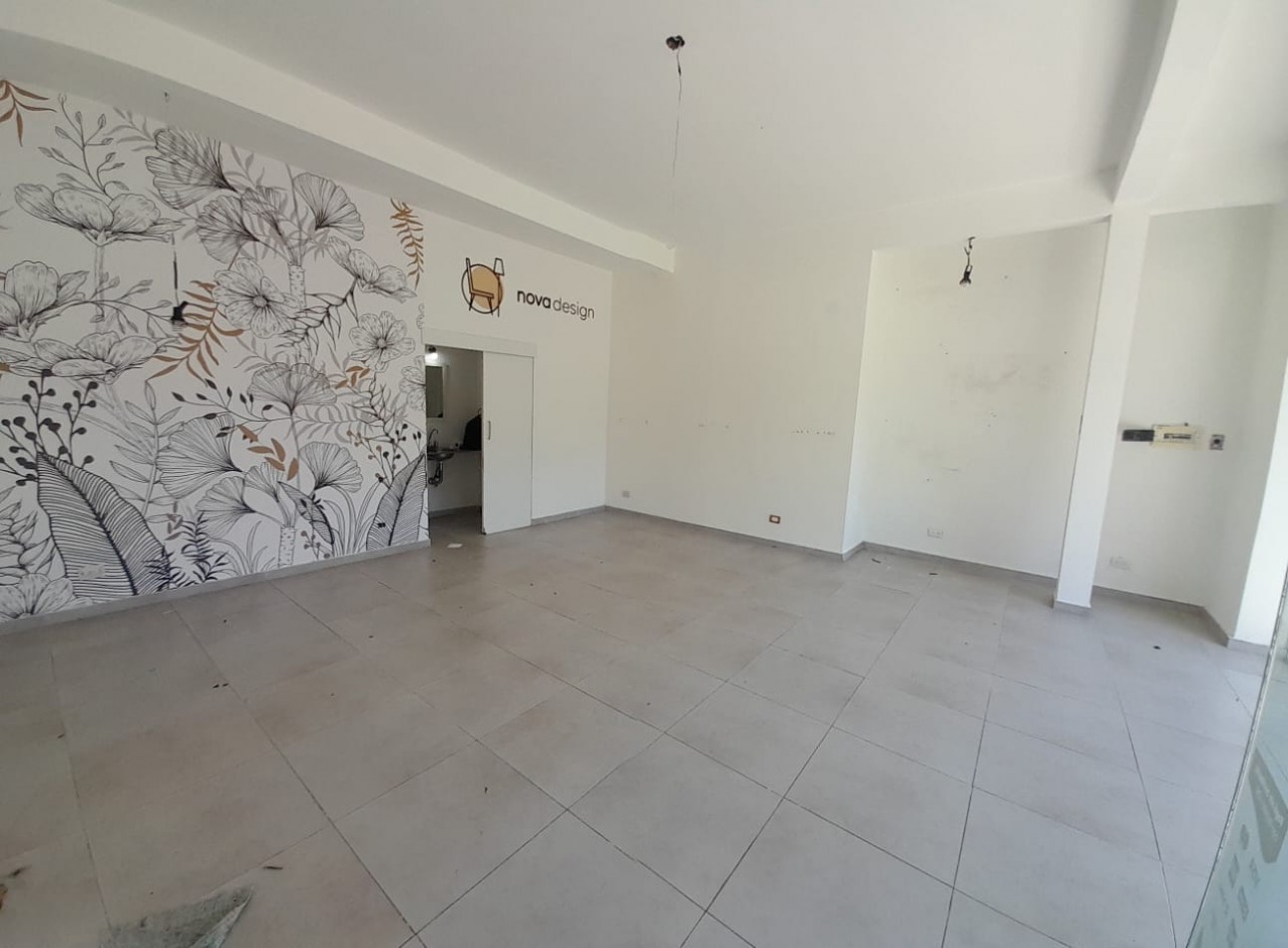 EXCELENTE CONSULTORIO/LOCAL COMERCIAL/OFICINA SOBRE CALLE IMPORTANTE EN CENTRO COMERCIAL!!!!!