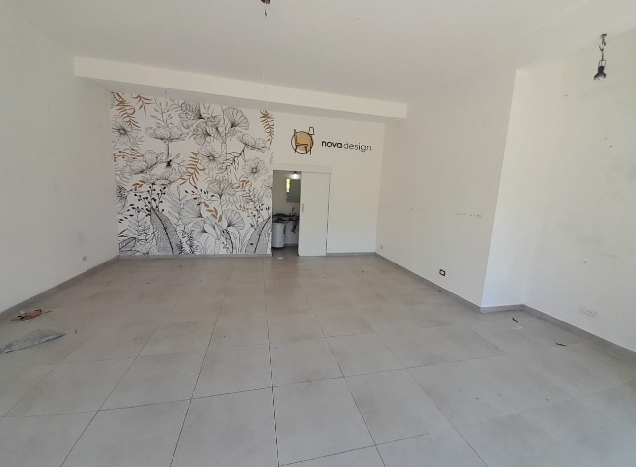 EXCELENTE CONSULTORIO/LOCAL COMERCIAL/OFICINA SOBRE CALLE IMPORTANTE EN CENTRO COMERCIAL!!!!!