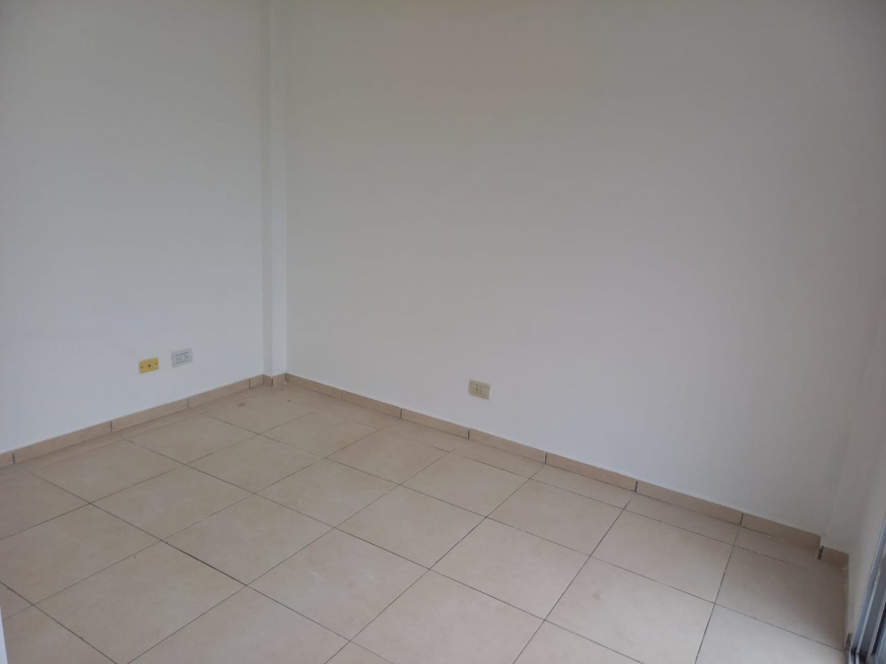 EXCELENTE DPTO 3/4 AMBIENTES CON COCHERA. PATIO/TERRAZA, ZONA COMERCIAL Y ESTACION!!!