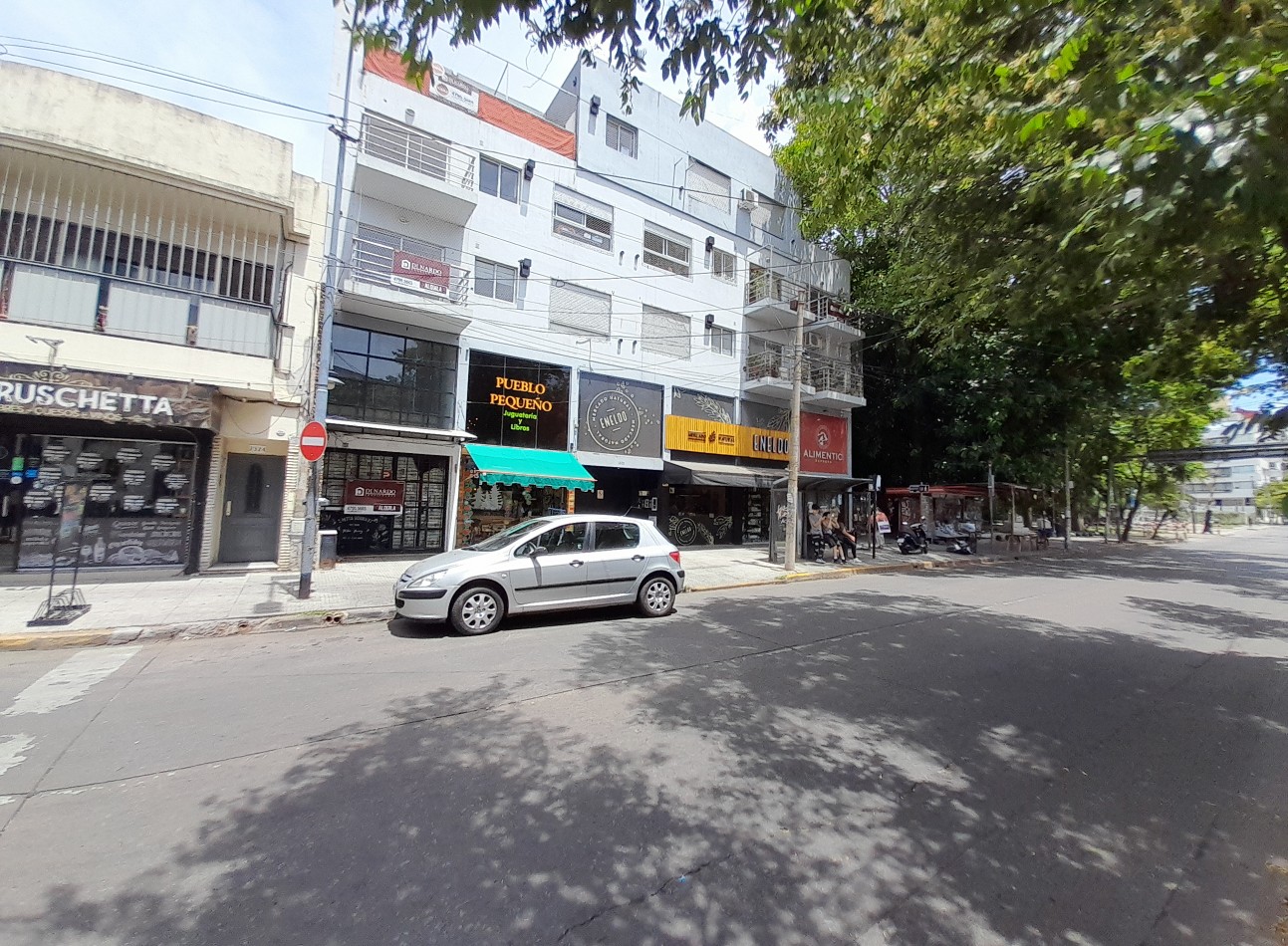 EXCELENTE DPTO 3/4 AMBIENTES CON COCHERA. PATIO/TERRAZA, ZONA COMERCIAL Y ESTACION!!!