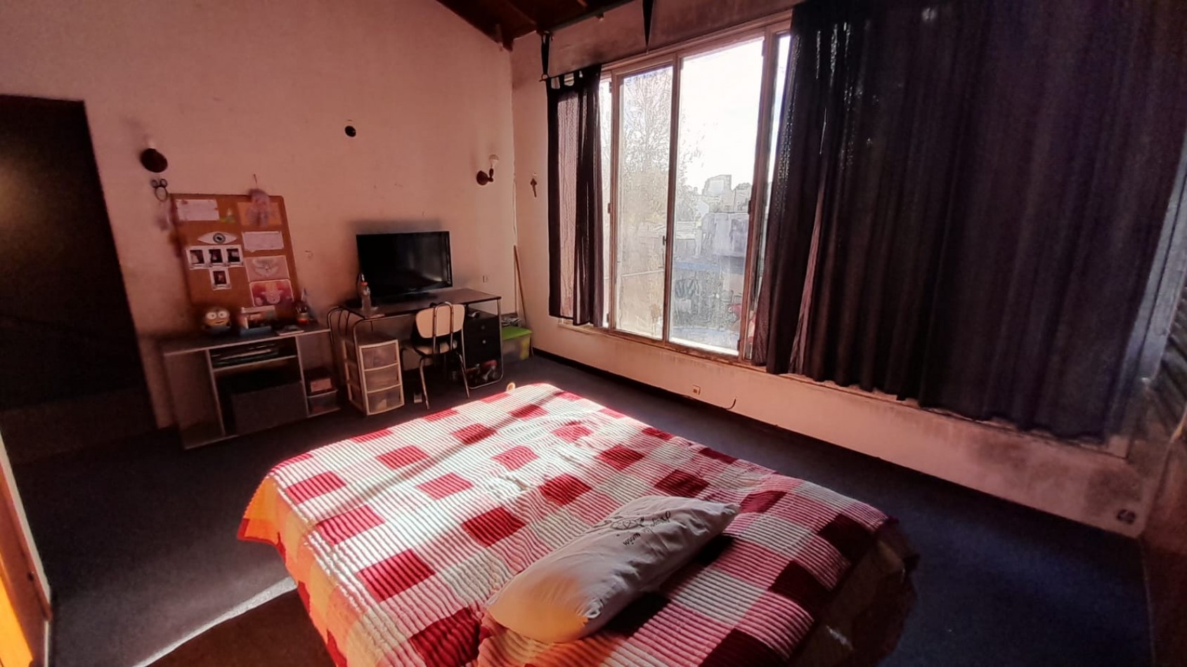 CHALET 6 AMB EN 2 PLANTAS S/LOTE DE 348M2. EXCELENTE UBICACION.