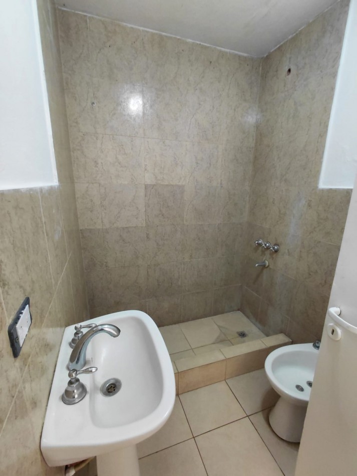 Departamento 2 ambientes al frente. APTO PROFESIONAL.