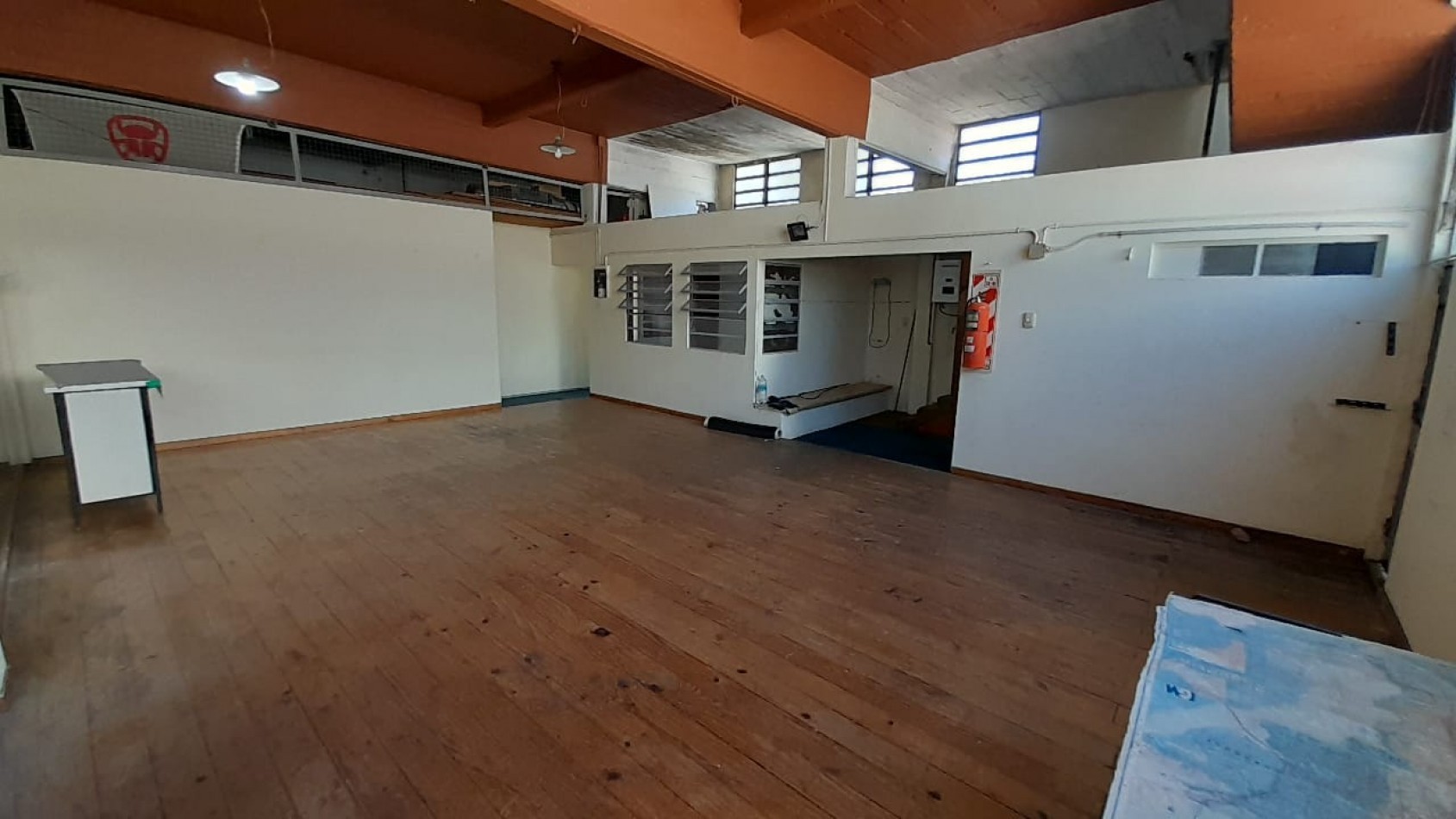 Deposito / Oficina / Galpon al fondo en alquiler