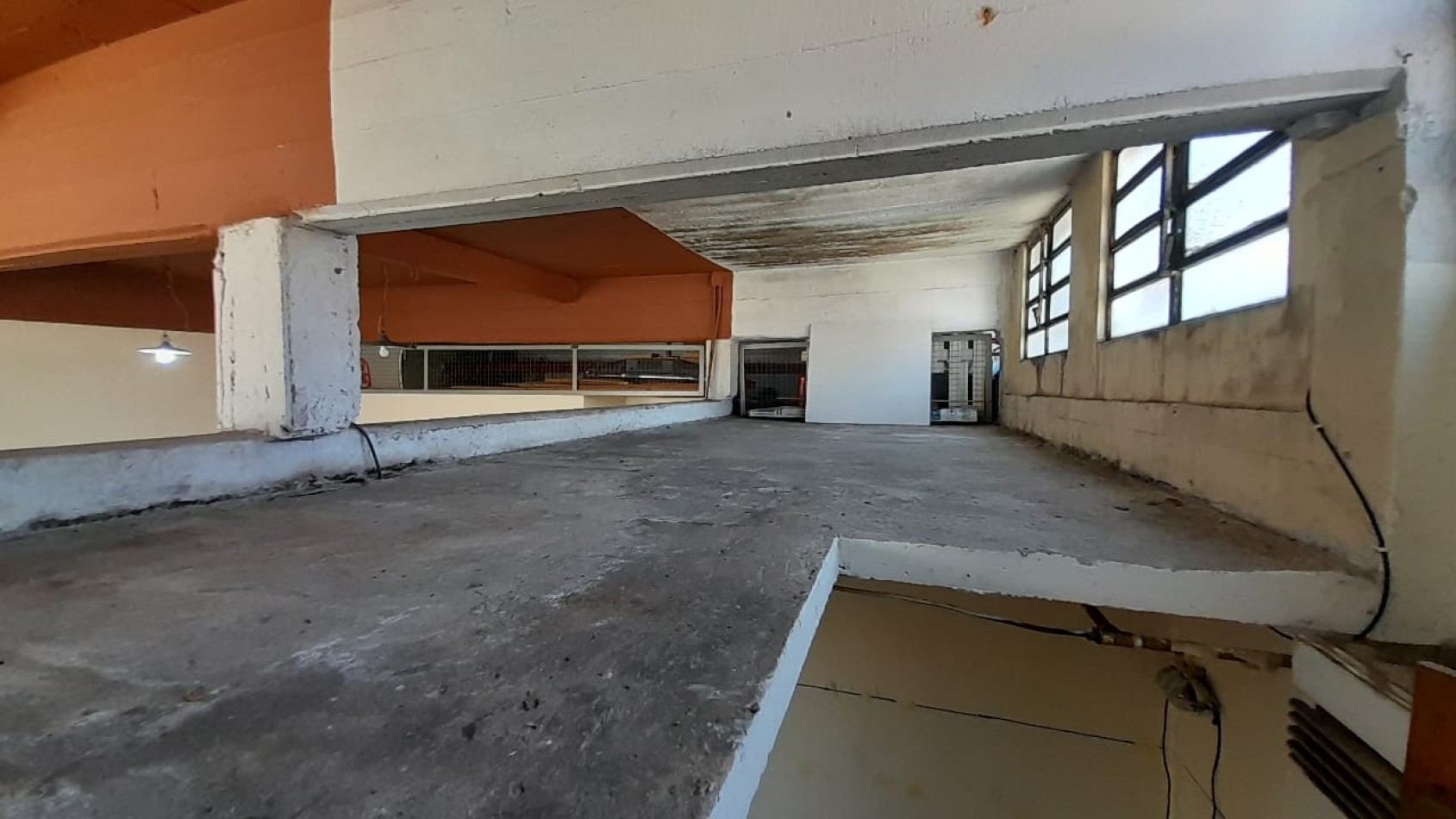 Deposito / Oficina / Galpon al fondo en alquiler