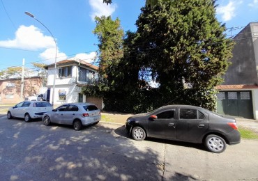 TERRENO DE 348M2 CON CHALET 6 AMB EN 2 PLANTAS. EXCELENTE UBICACION.