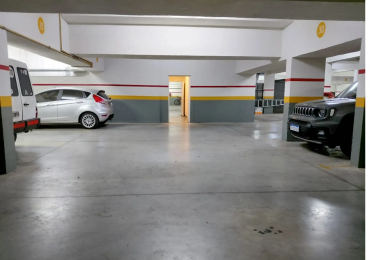 COCHERA CUBIERTA EN ZONA COMERCIAL DE FLORIDA!!