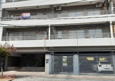 DEPARTAMENTO DE 2 AMB CON BALCON Y COCHERA. IMPECABLE ESTADO.