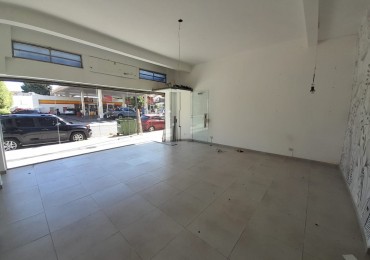 EXCELENTE CONSULTORIO/LOCAL COMERCIAL/OFICINA SOBRE CALLE IMPORTANTE EN CENTRO COMERCIAL!!!!!
