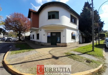 CHALET 6 AMB EN 2 PLANTAS S/LOTE DE 348M2. EXCELENTE UBICACION.